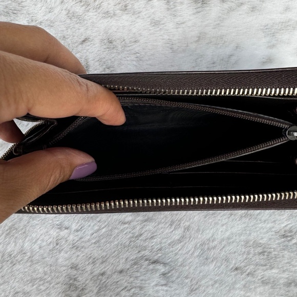 Authentic Gucci Brown Web Stripe Leather Zippy Wallet. P0076 - Picture 11 of 15